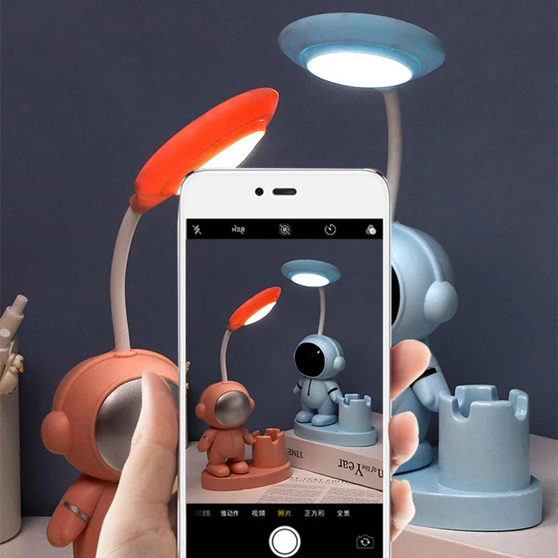 SpaceExplorer - Simpatica lampada da tavolo con astronauta
