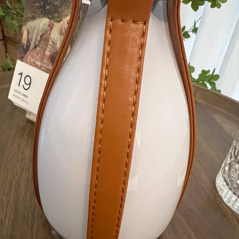 LeatherLuxe - Lampada nordica a bottiglia