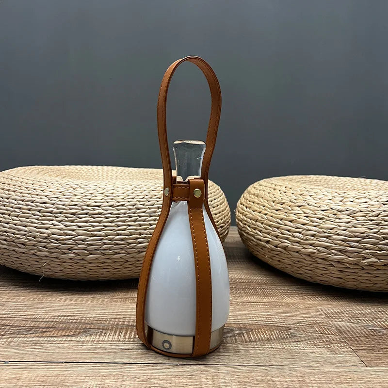 LeatherLuxe - Lampada nordica a bottiglia