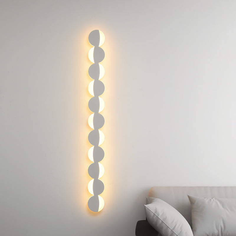 Applique moderna e minimalista a forma di striscia