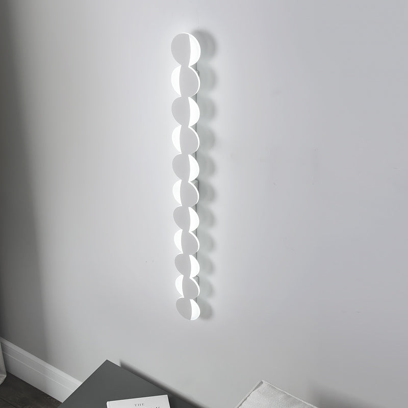 Applique moderna e minimalista a forma di striscia