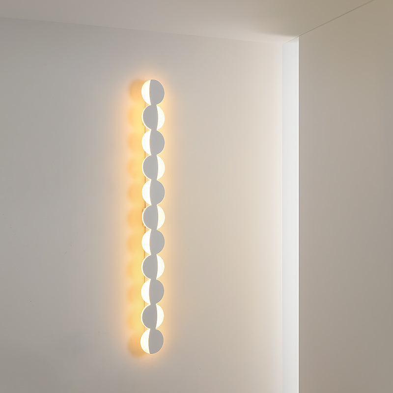 Applique moderna e minimalista a forma di striscia
