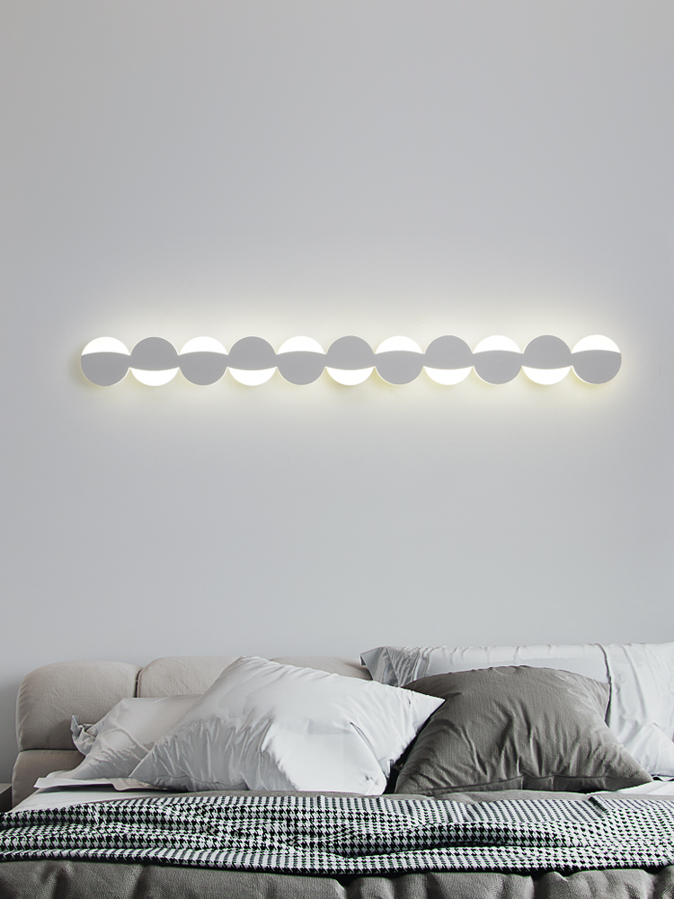 Applique moderna e minimalista a forma di striscia