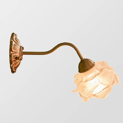 BlossomGlow | Applique a petali in rame vintage