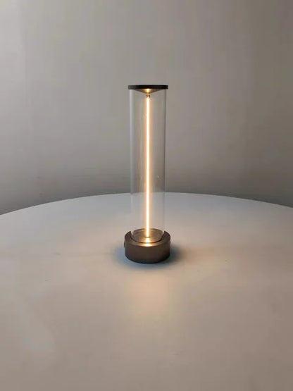 BasicShine - Lampada da tavolo minimalista
