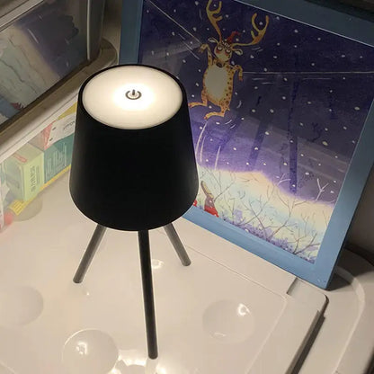 TriLeg - Lampada da tavolo a treppiede