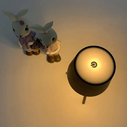 TriLeg - Lampada da tavolo a treppiede