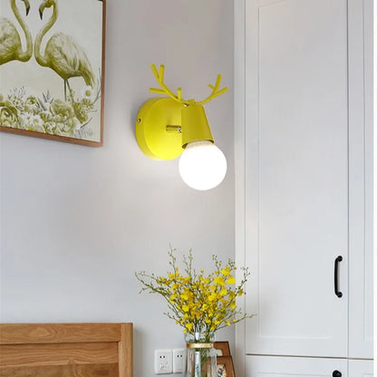 AntlerGlow - Lampada da parete in corno Macaron