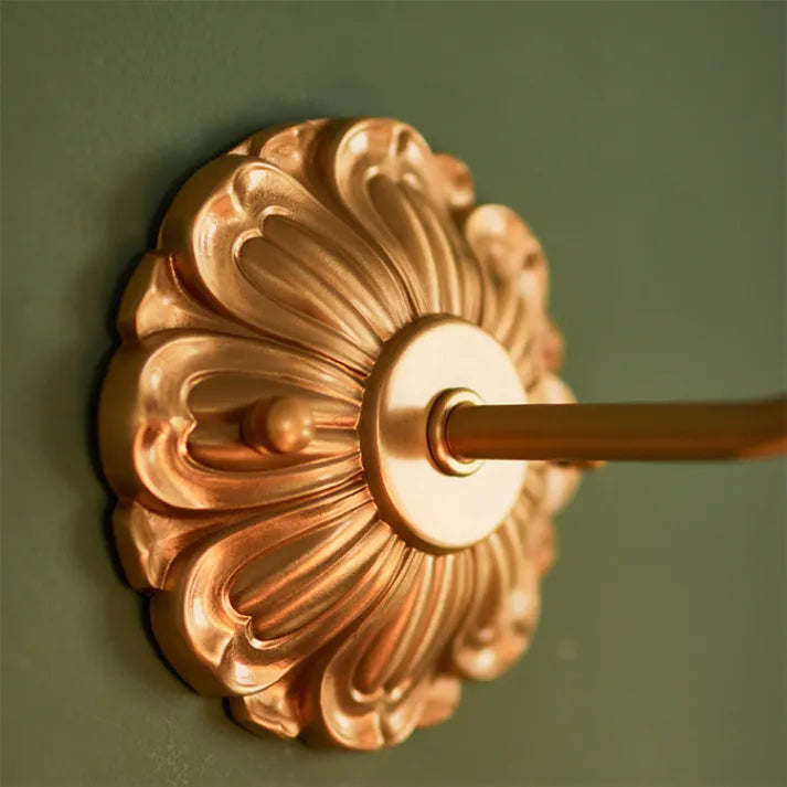 BlossomGlow | Applique a petali in rame vintage