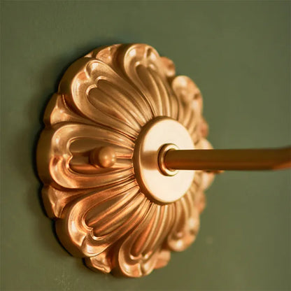 BlossomGlow | Applique a petali in rame vintage