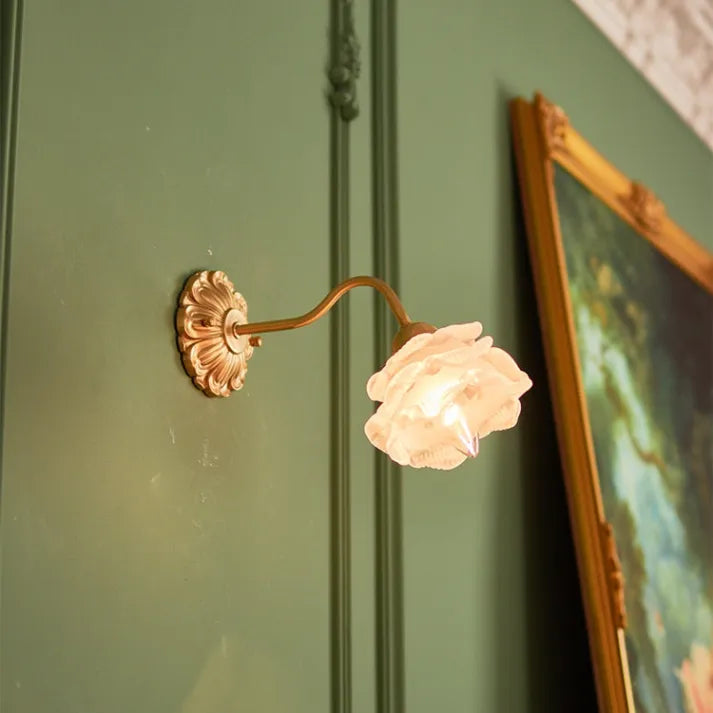 BlossomGlow | Applique a petali in rame vintage