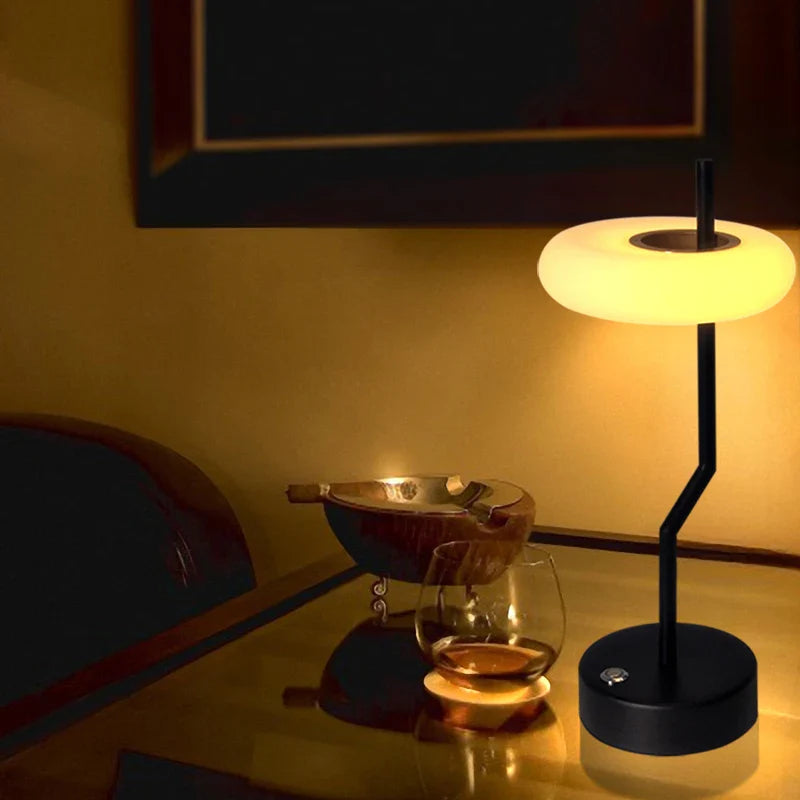 SwayGlow - Lampada moderna rotante irregolare