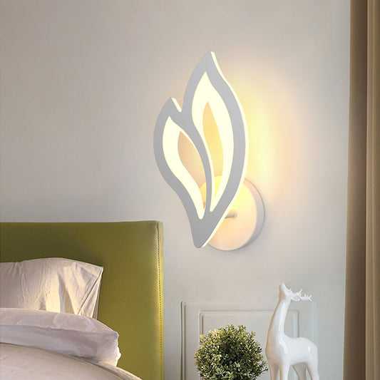 BedsideGlow - Lampada da letto a parete
