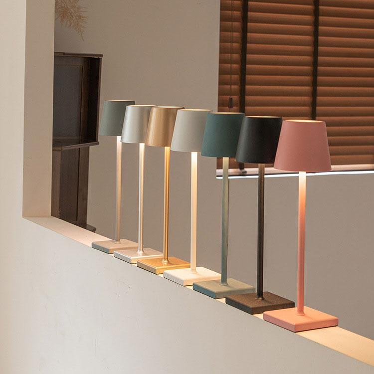 AuraLamp - Lampada a batteria minimalista